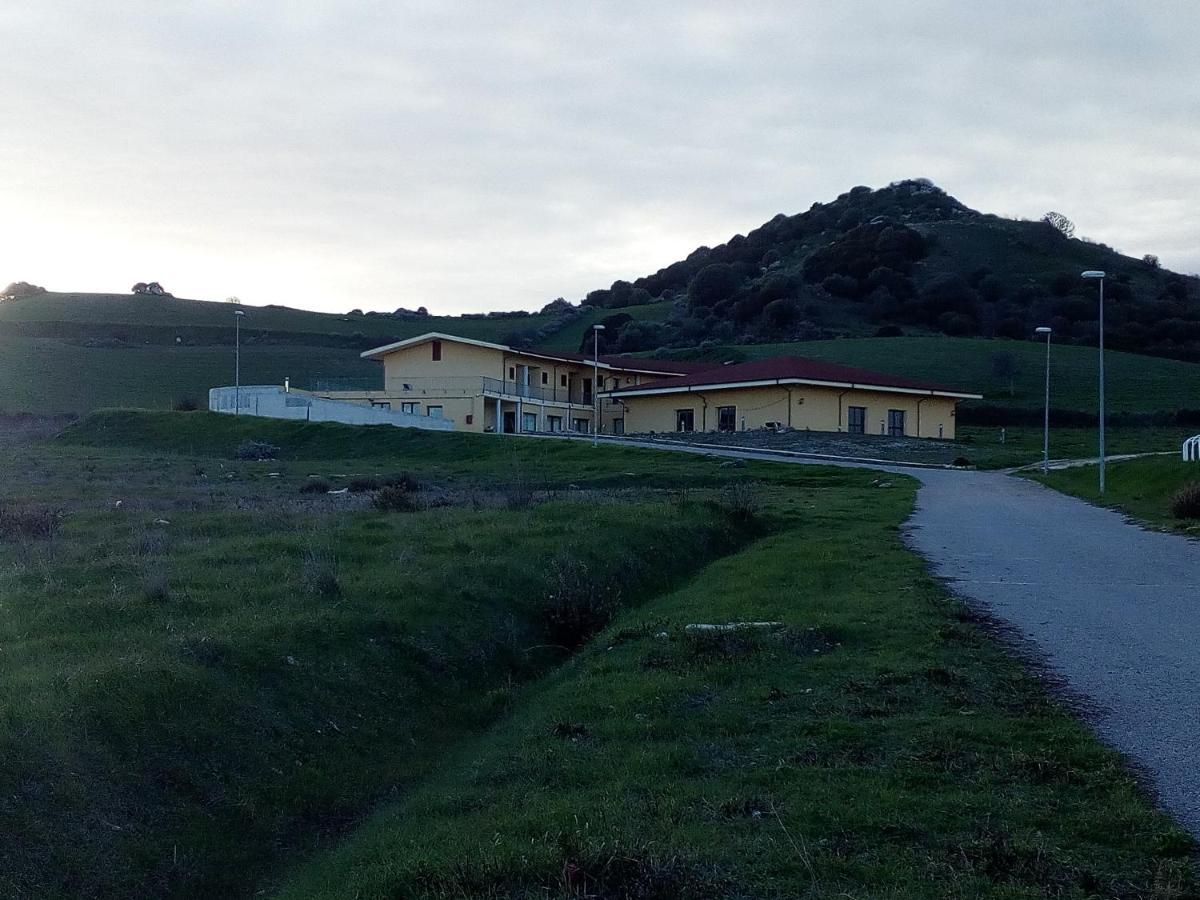 Hotel Bena E Traes Laerru Exterior foto